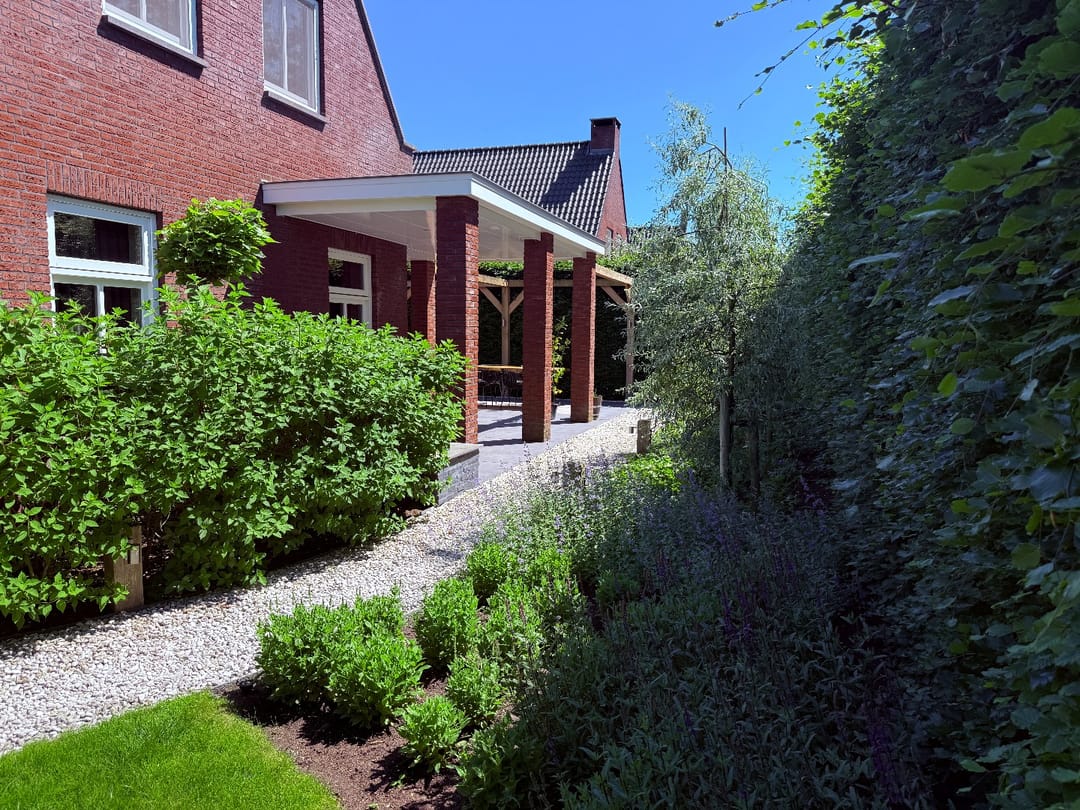 Modern Detached Family Home with South-Facing Garden and Energy Efficiency — 38