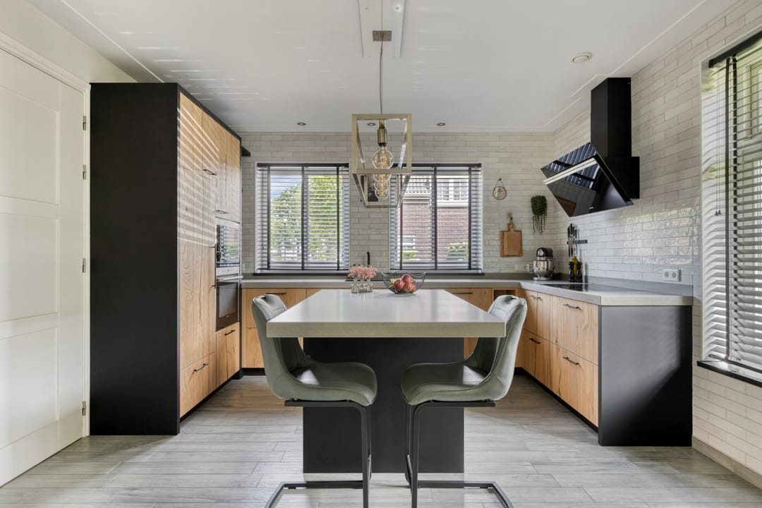 Modern Detached Family Home with South-Facing Garden and Energy Efficiency — 11