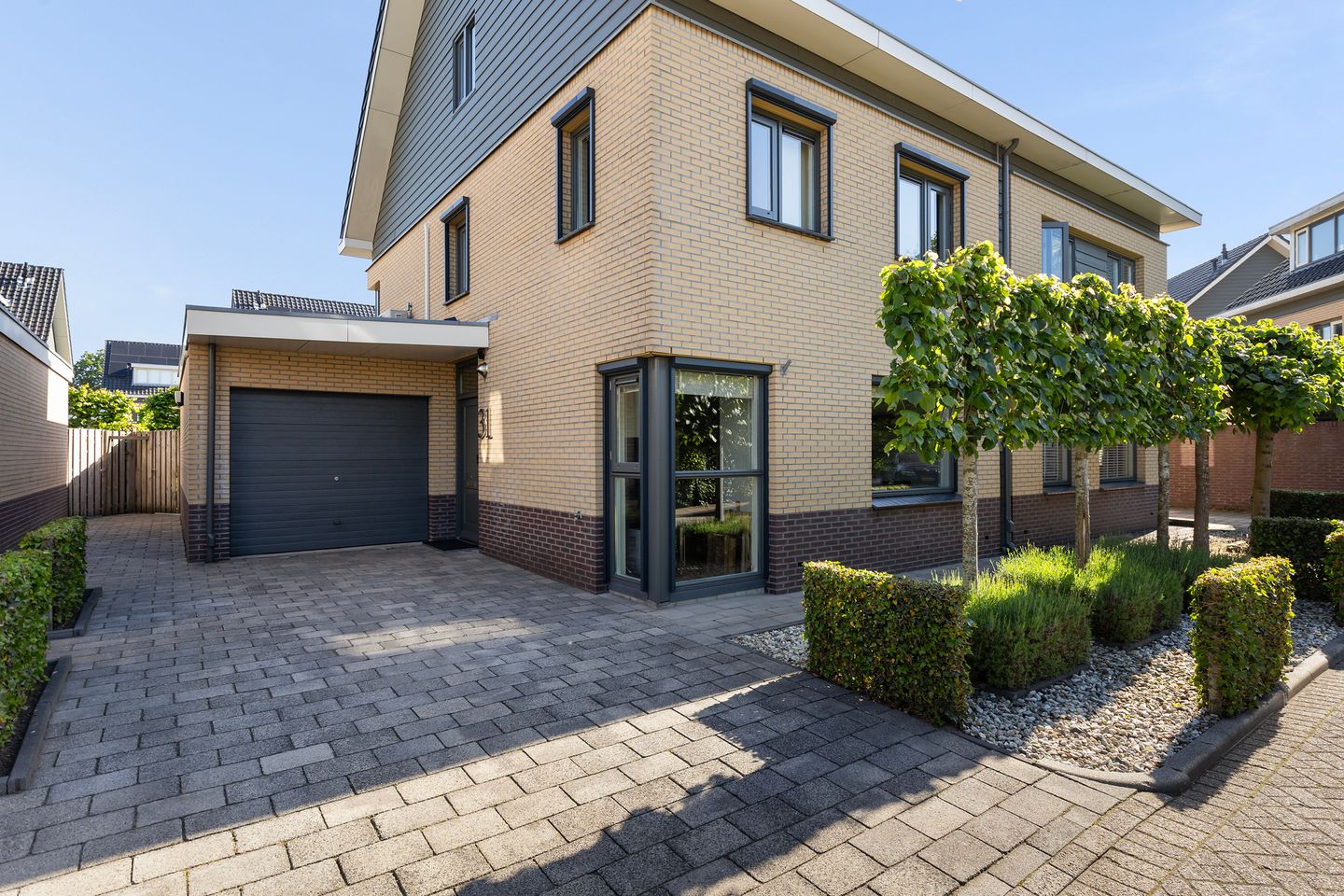 Spacious Semi-Detached Home with Garage in Apeldoorn — 40
