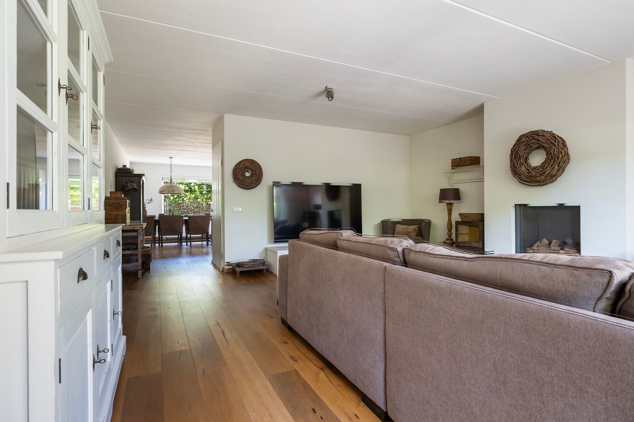 Spacious Semi-Detached Home with Garage in Apeldoorn — 9