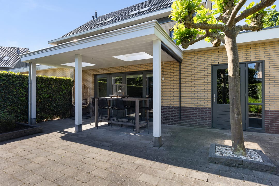 Spacious Semi-Detached Home with Garage in Apeldoorn — 11