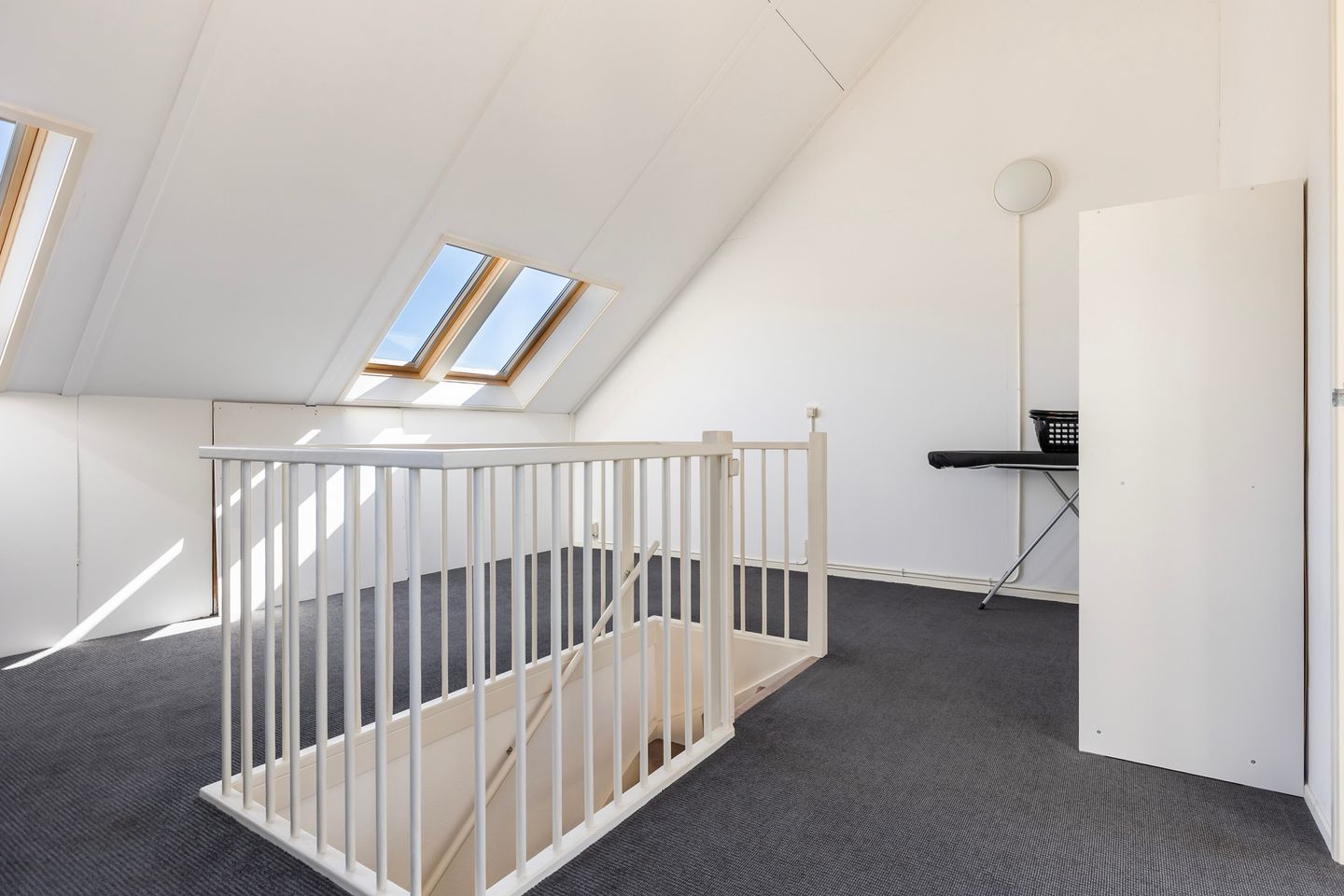 Spacious Semi-Detached Home with Garage in Apeldoorn — 34