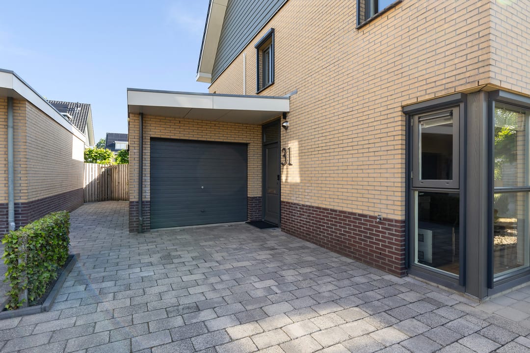 Spacious Semi-Detached Home with Garage in Apeldoorn — 38