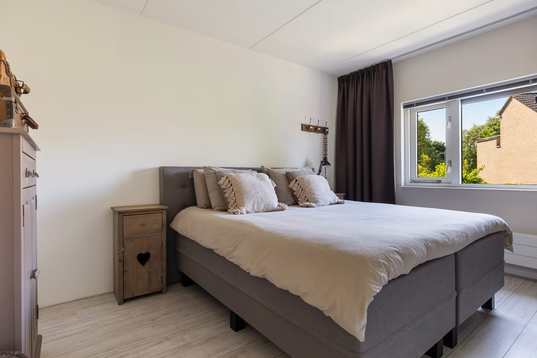 Spacious Semi-Detached Home with Garage in Apeldoorn — 26