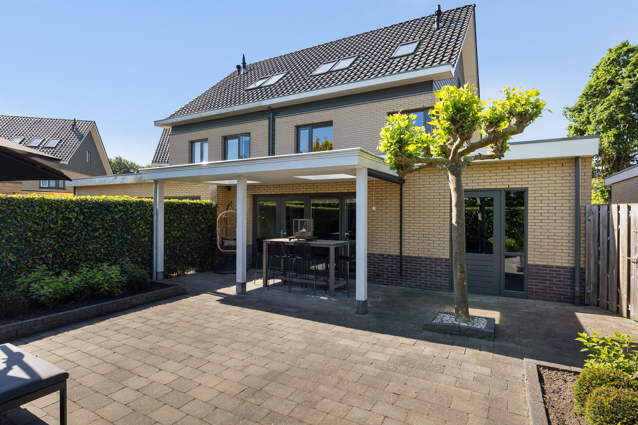 Spacious Semi-Detached Home with Garage in Apeldoorn — 12