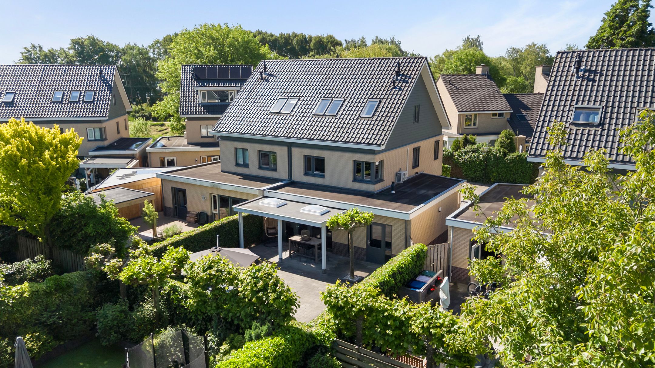 Spacious Semi-Detached Home with Garage in Apeldoorn — 45