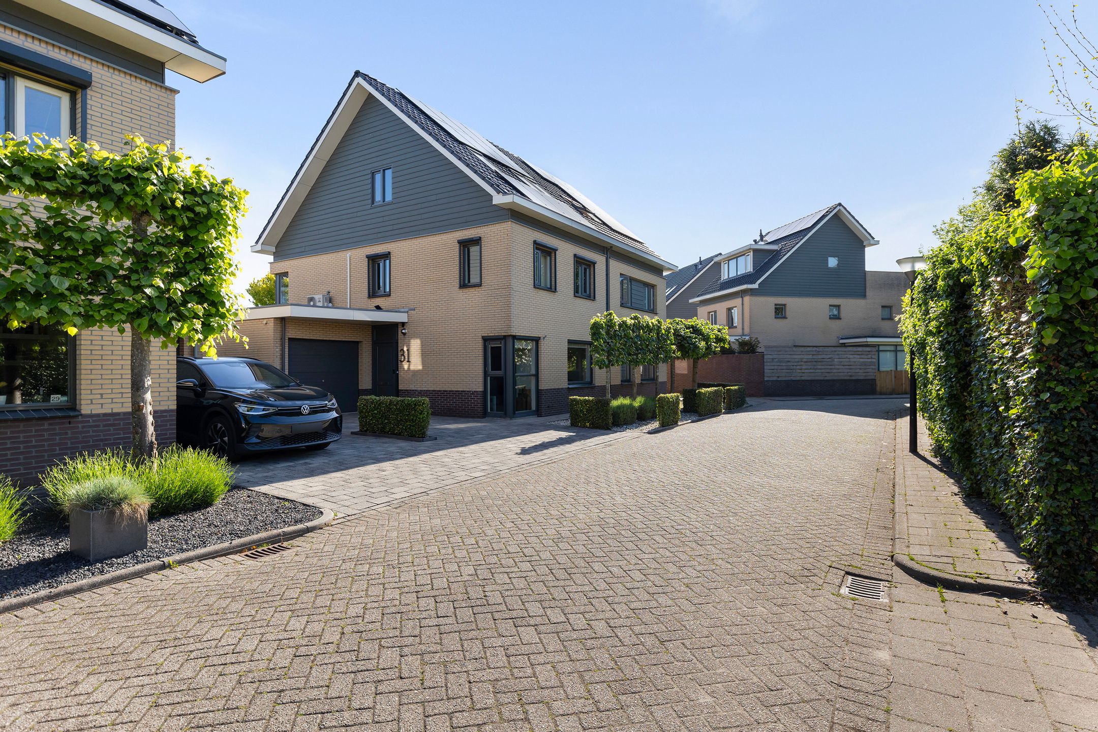 Spacious Semi-Detached Home with Garage in Apeldoorn — 42
