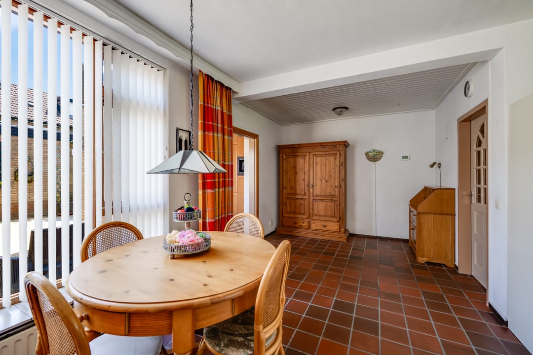 Spacious Terraced House with Great Potential in Quiet Location — 13