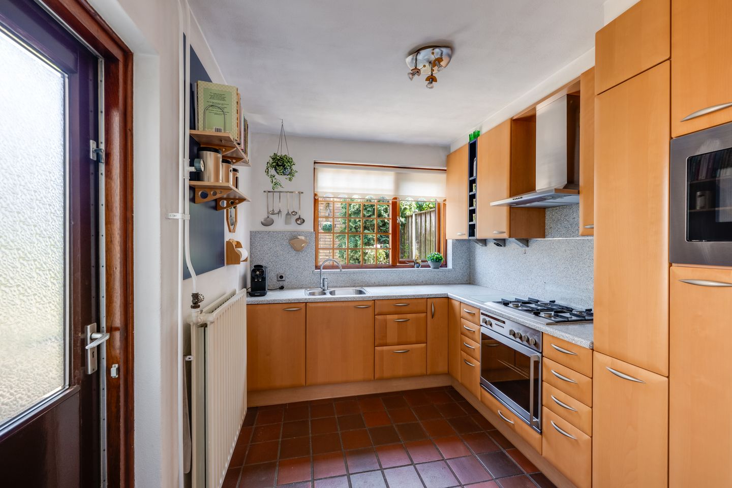 Spacious Terraced House with Great Potential in Quiet Location — 14