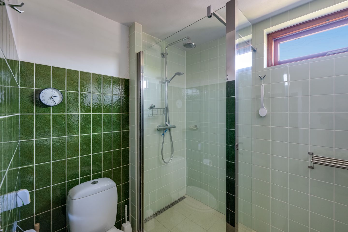 Spacious Terraced House with Great Potential in Quiet Location — 25