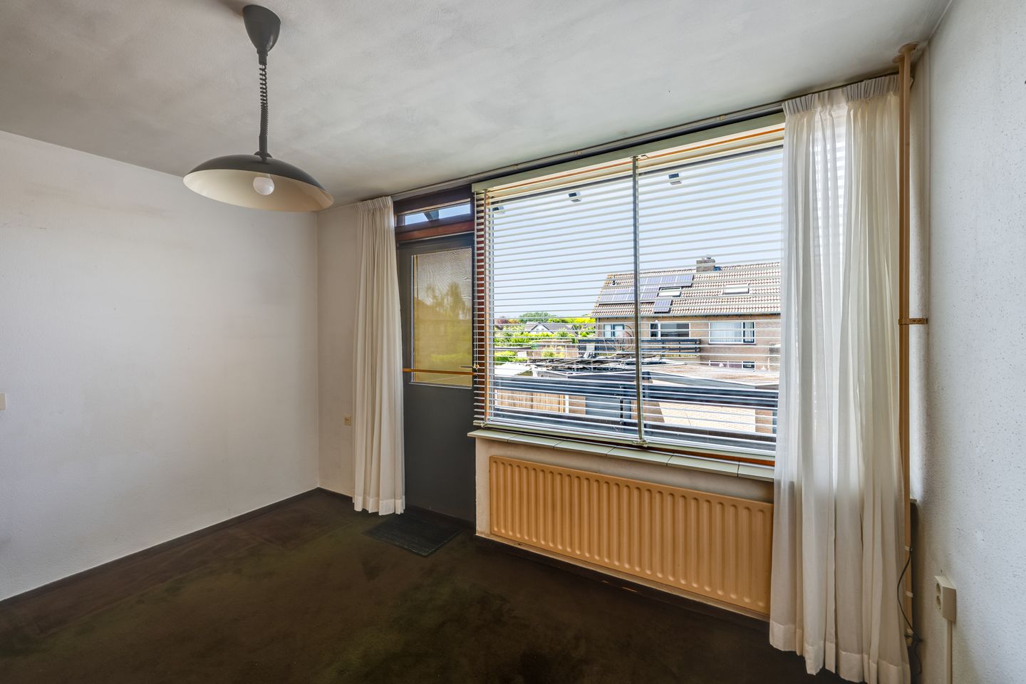 Spacious Terraced House with Great Potential in Quiet Location — 20