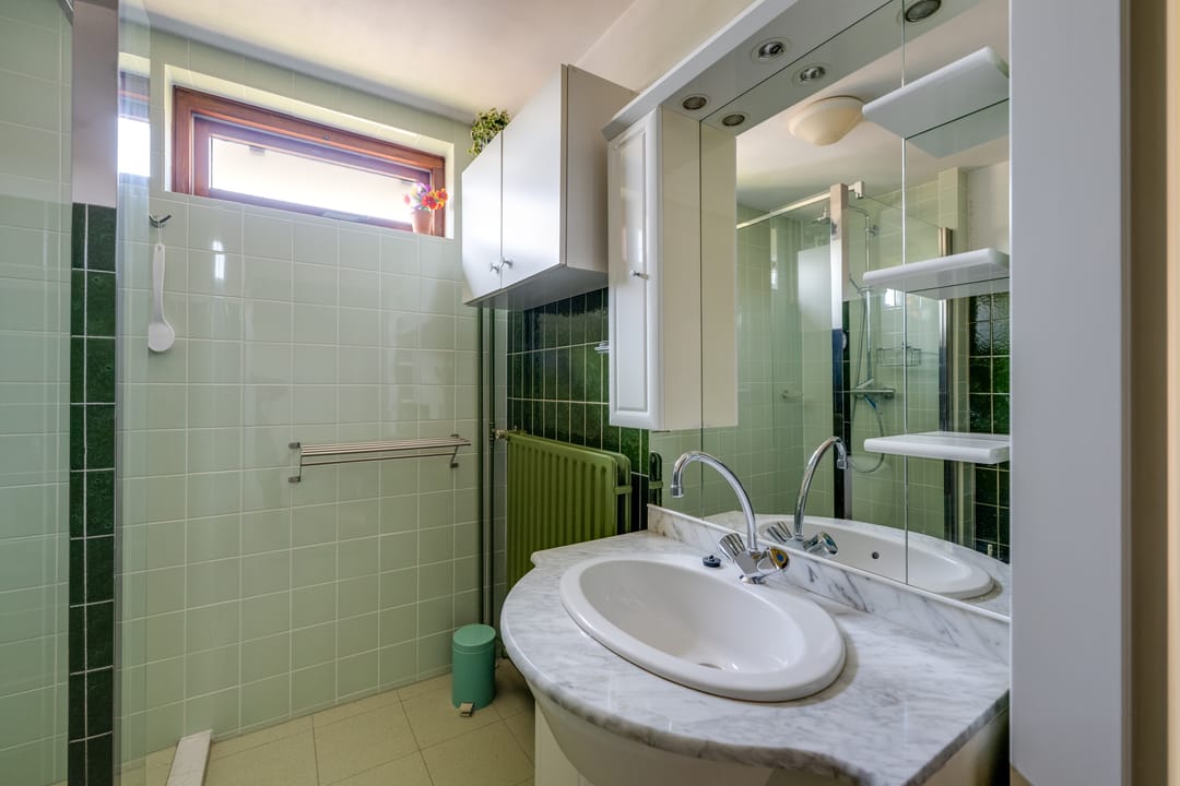Spacious Terraced House with Great Potential in Quiet Location — 26