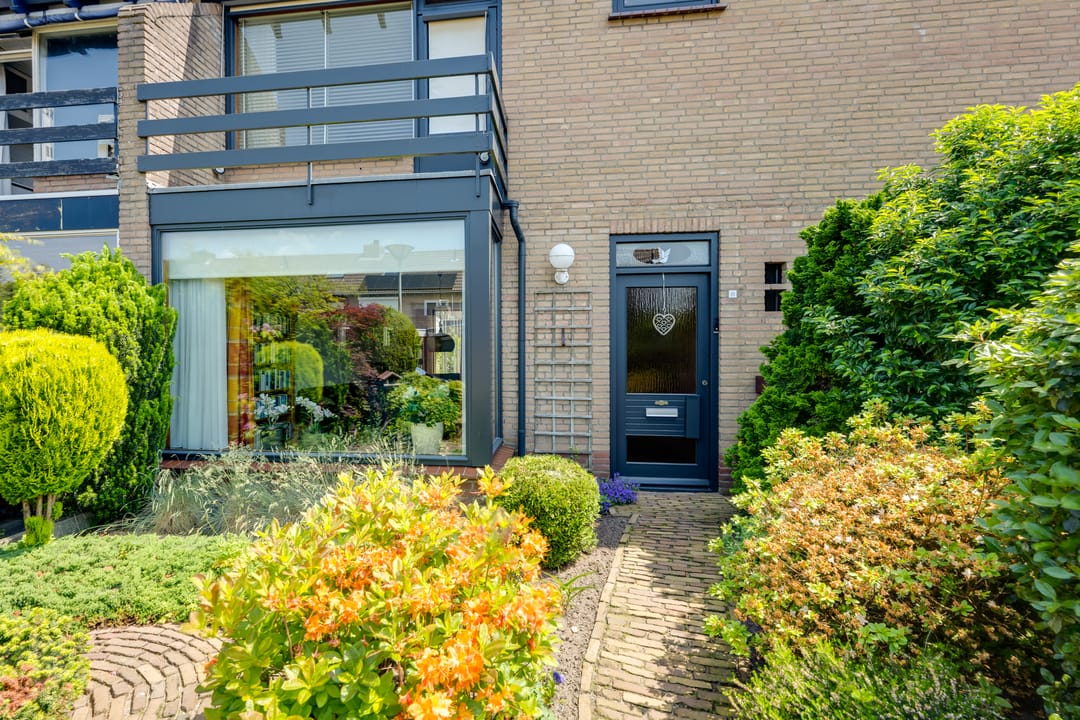 Spacious Terraced House with Great Potential in Quiet Location — 7