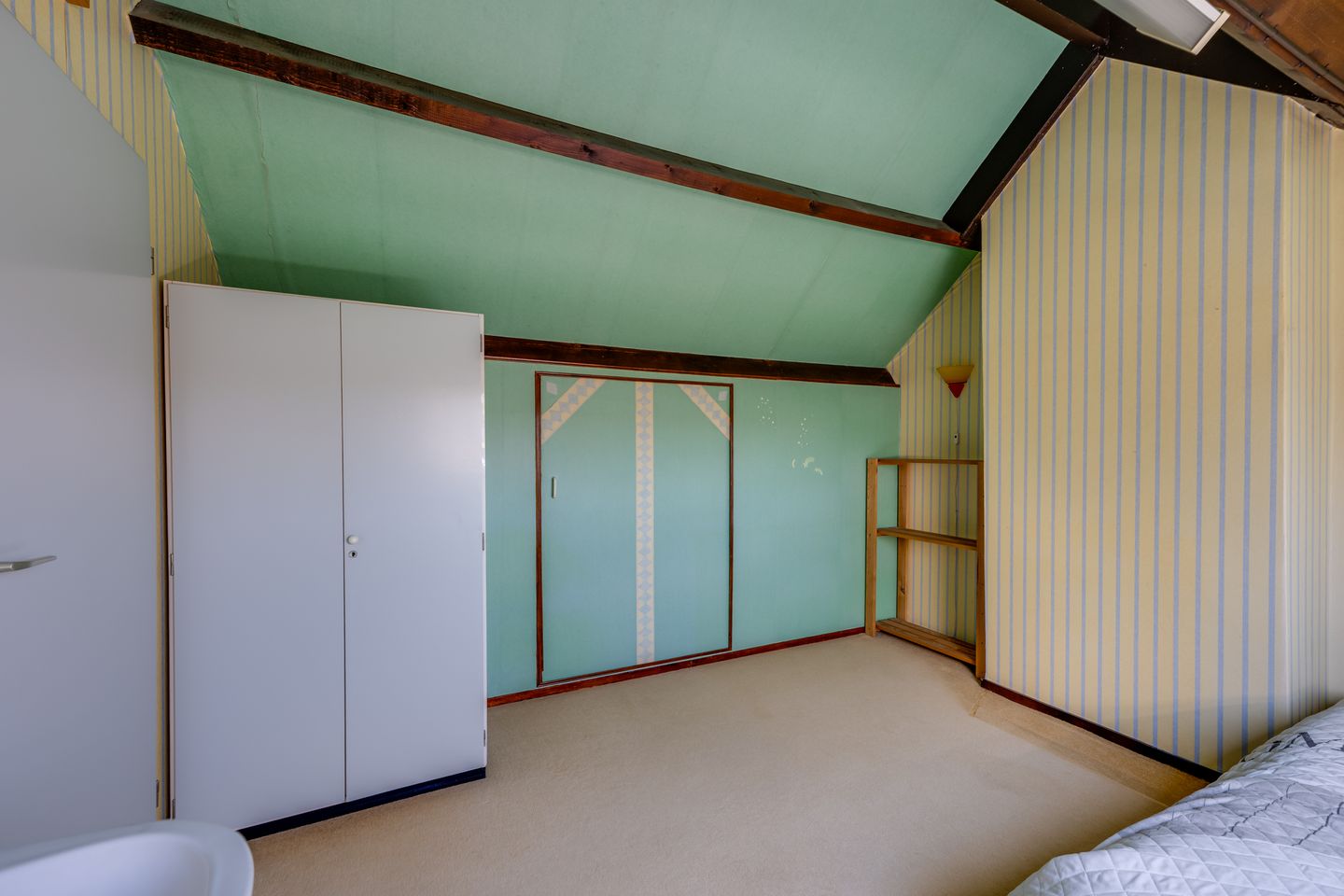 Spacious Terraced House with Great Potential in Quiet Location — 29