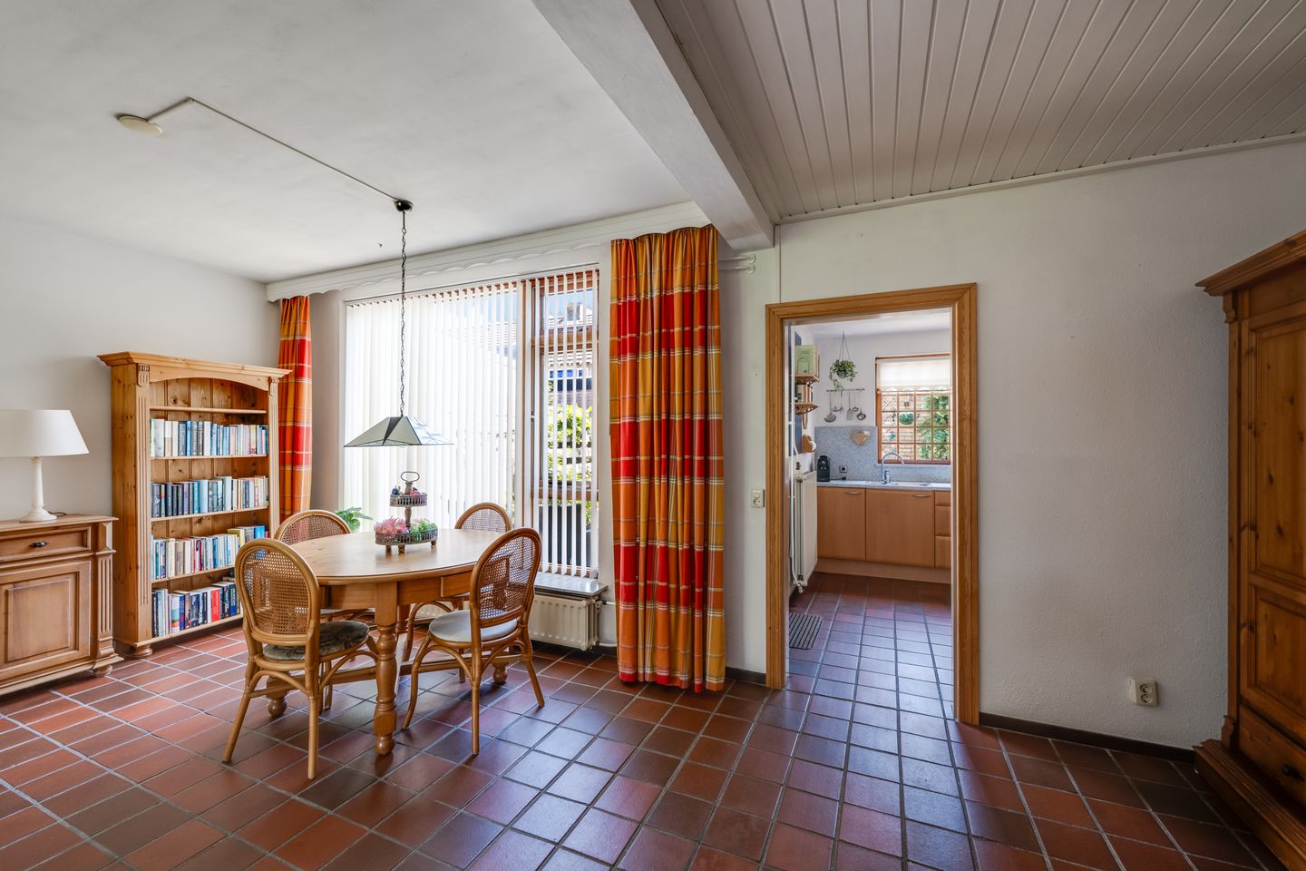 Spacious Terraced House with Great Potential in Quiet Location — 10