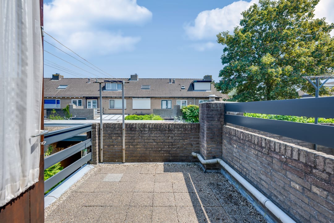 Spacious Terraced House with Great Potential in Quiet Location — 22