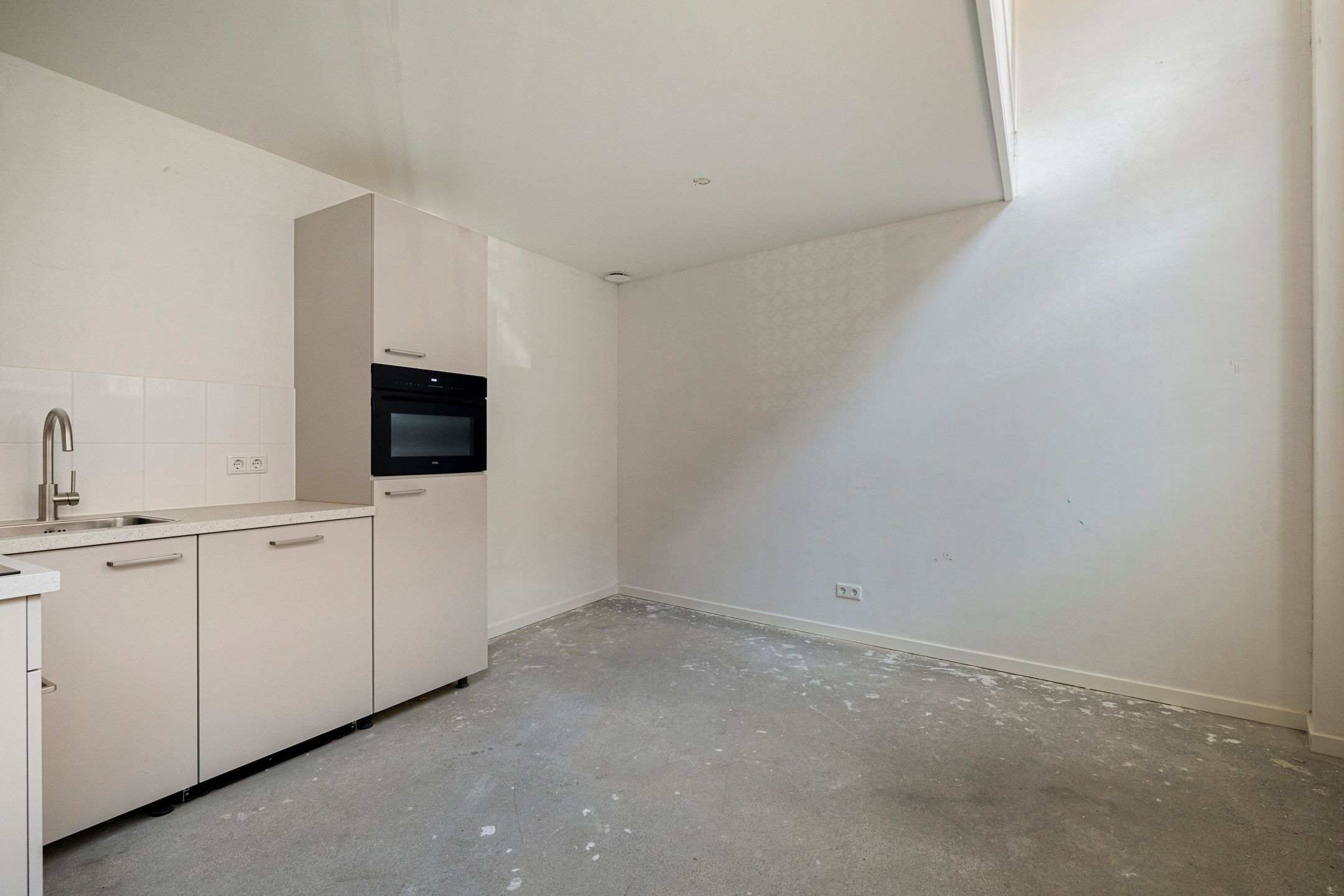 Photo 12 of Achterstraat 6-A