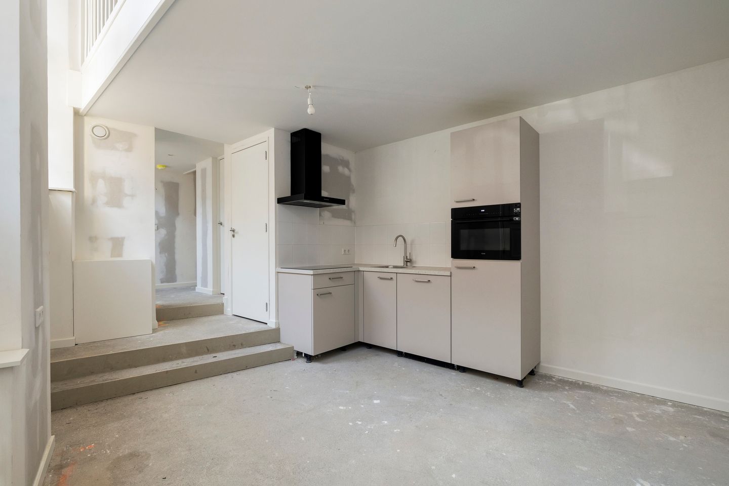 Photo 10 of Achterstraat 6-A