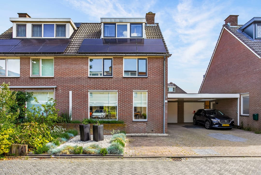 Spacious and Well-Maintained Semi-Detached Home with Garage and Modern Amenities — 46