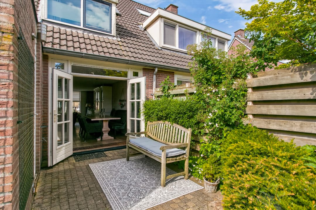 Spacious and Well-Maintained Semi-Detached Home with Garage and Modern Amenities — 26