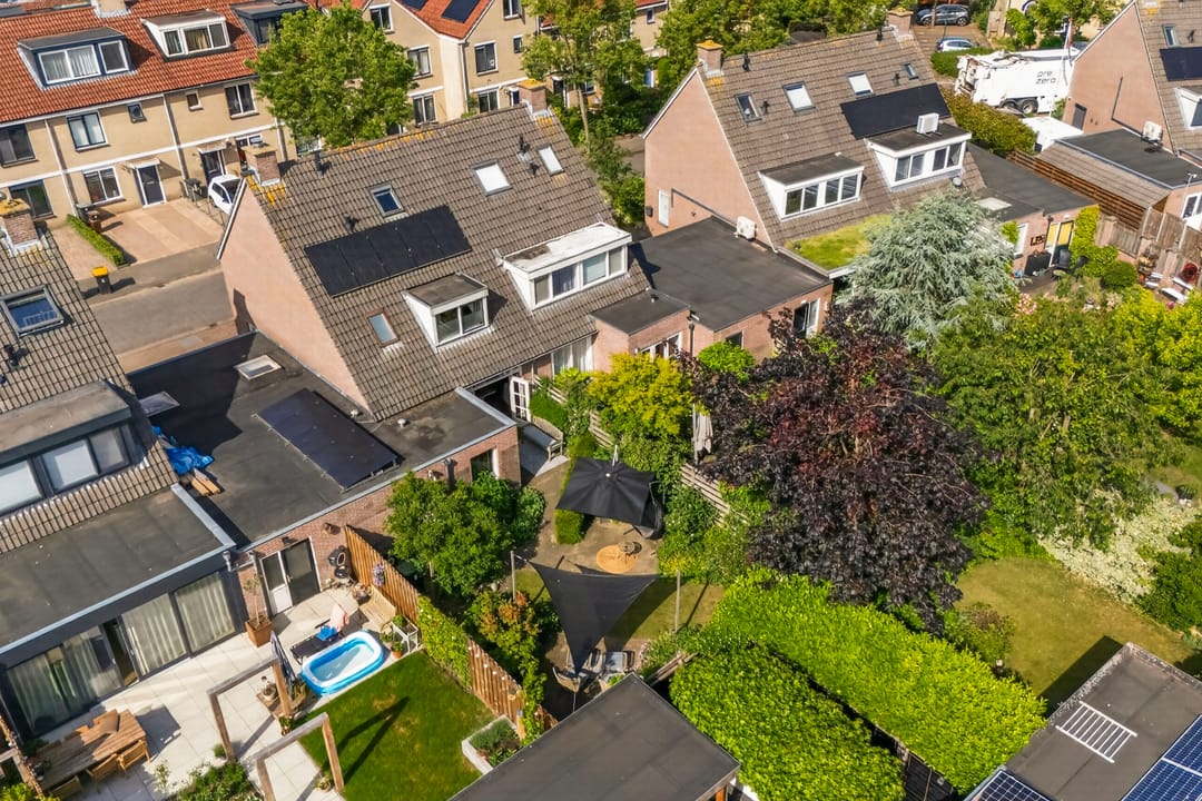 Spacious and Well-Maintained Semi-Detached Home with Garage and Modern Amenities — 43
