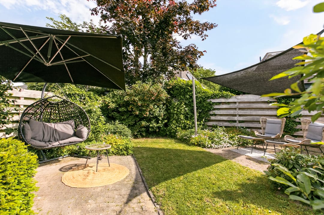 Spacious and Well-Maintained Semi-Detached Home with Garage and Modern Amenities — 22