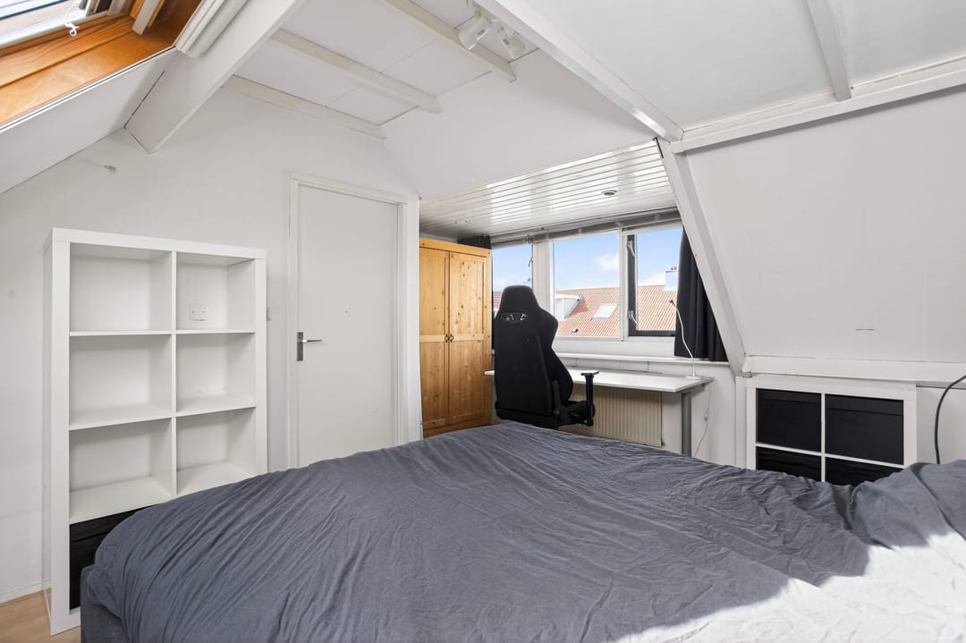 Spacious and Well-Maintained Semi-Detached Home with Garage and Modern Amenities — 41