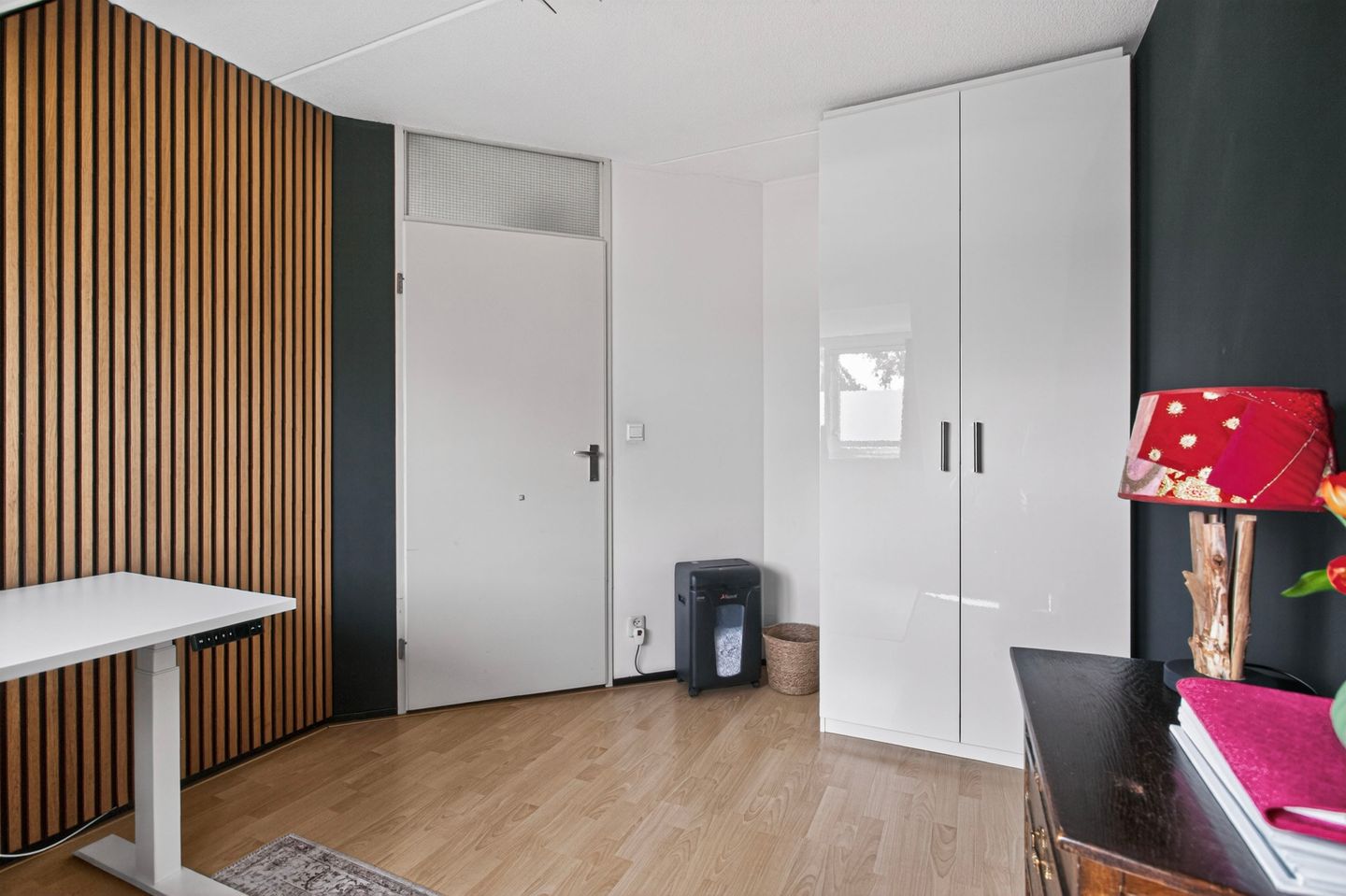 Spacious and Well-Maintained Semi-Detached Home with Garage and Modern Amenities — 34