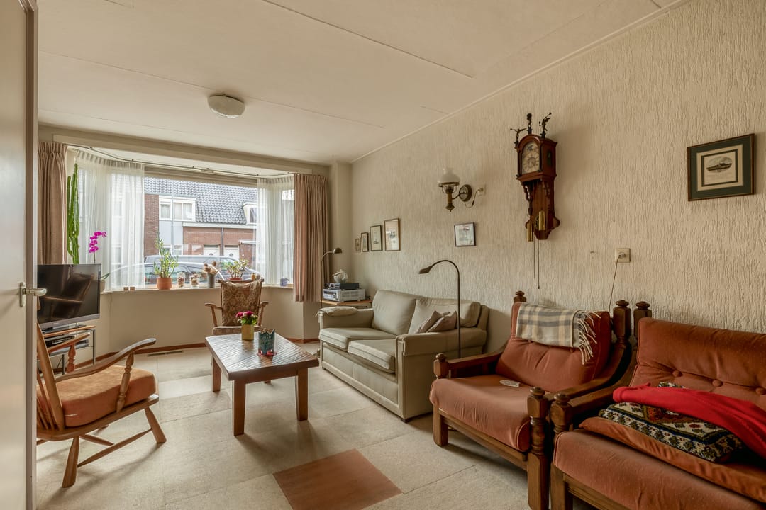 Charming 1930 End Terrace House with Deep Sunny Garden in Wormer — 11