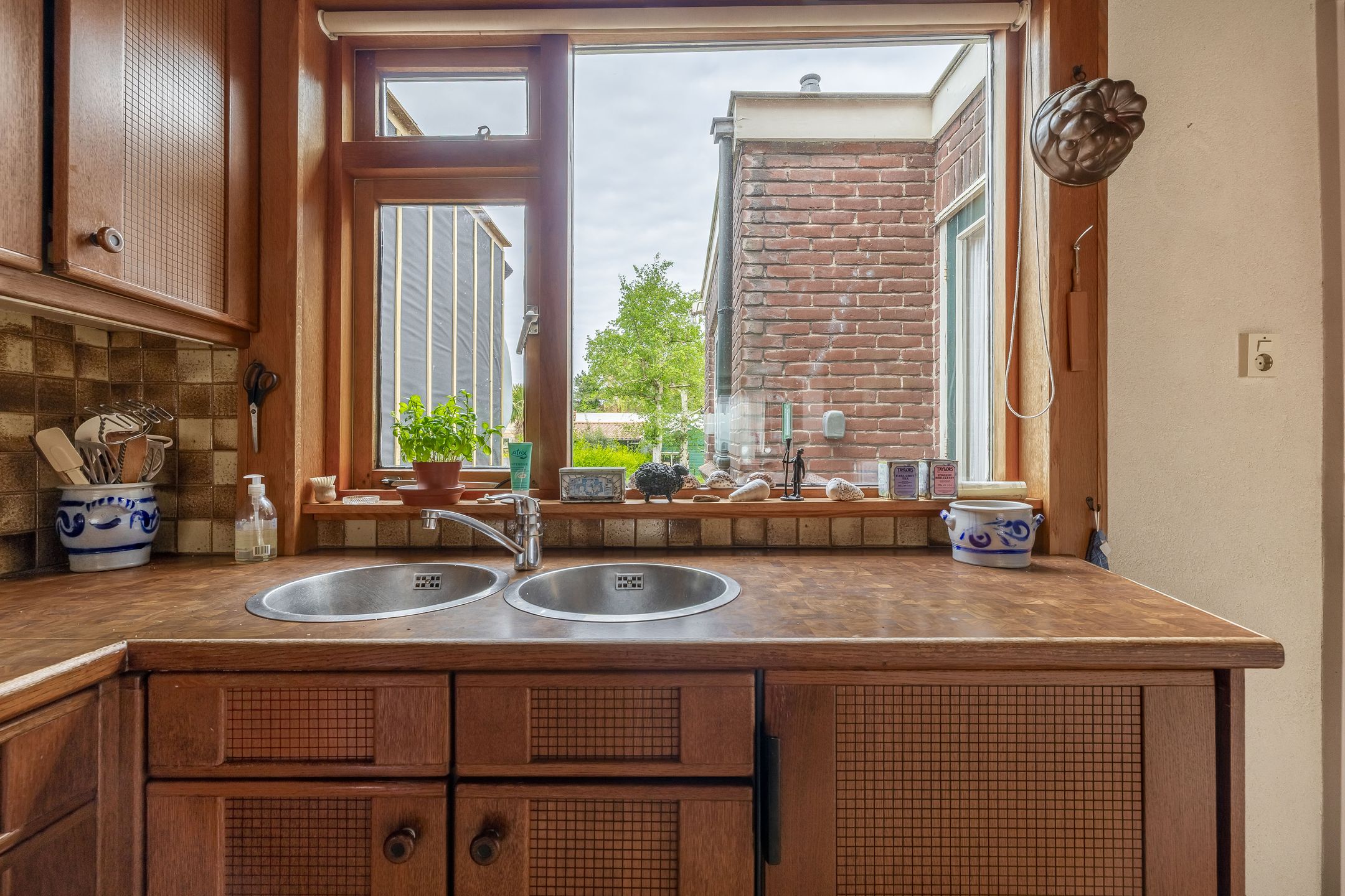 Charming 1930 End Terrace House with Deep Sunny Garden in Wormer — 15