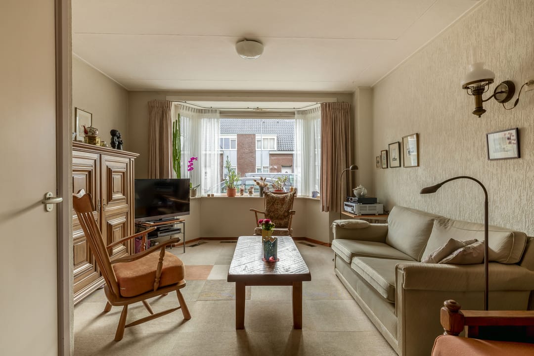 Charming 1930 End Terrace House with Deep Sunny Garden in Wormer — 8