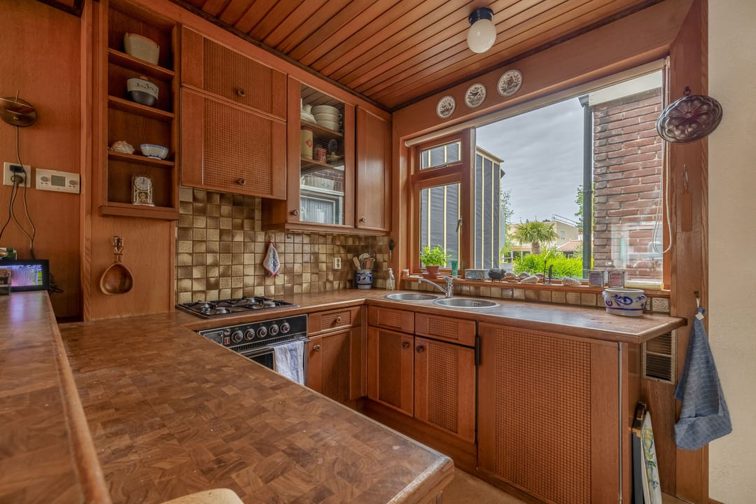 Charming 1930 End Terrace House with Deep Sunny Garden in Wormer — 13