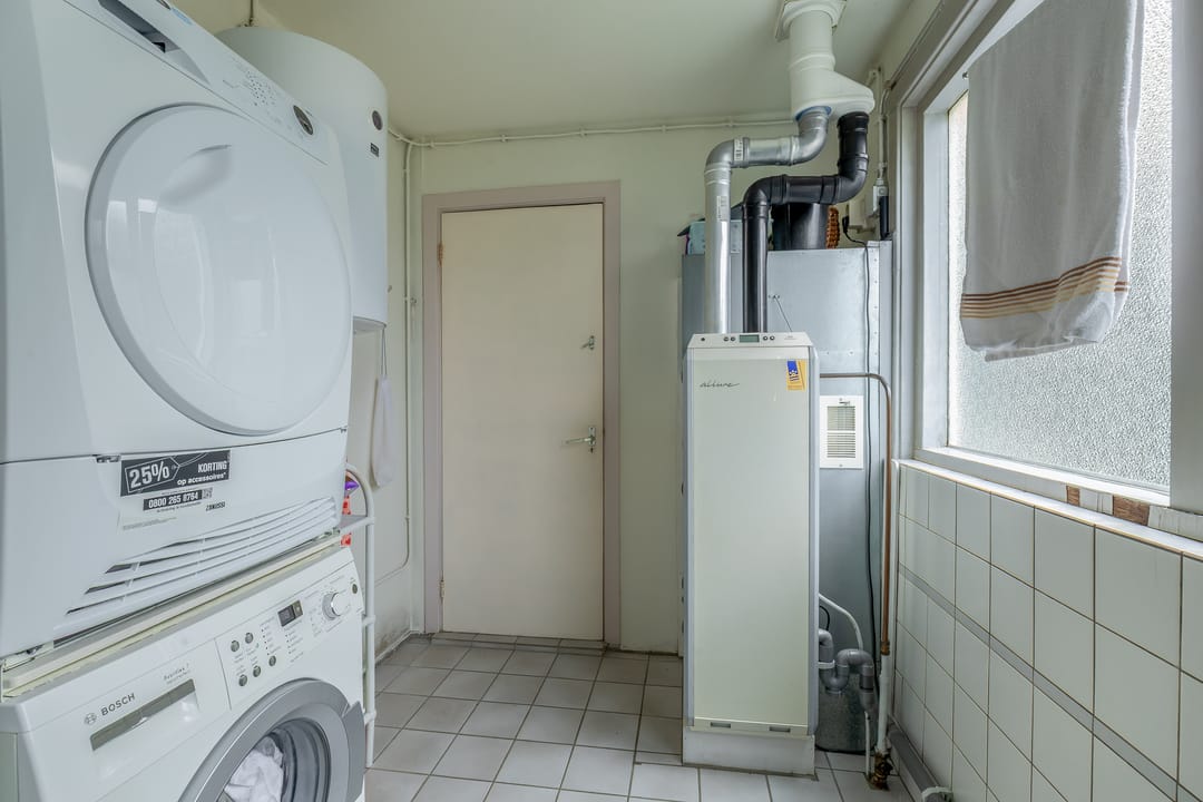 Charming 1930 End Terrace House with Deep Sunny Garden in Wormer — 31
