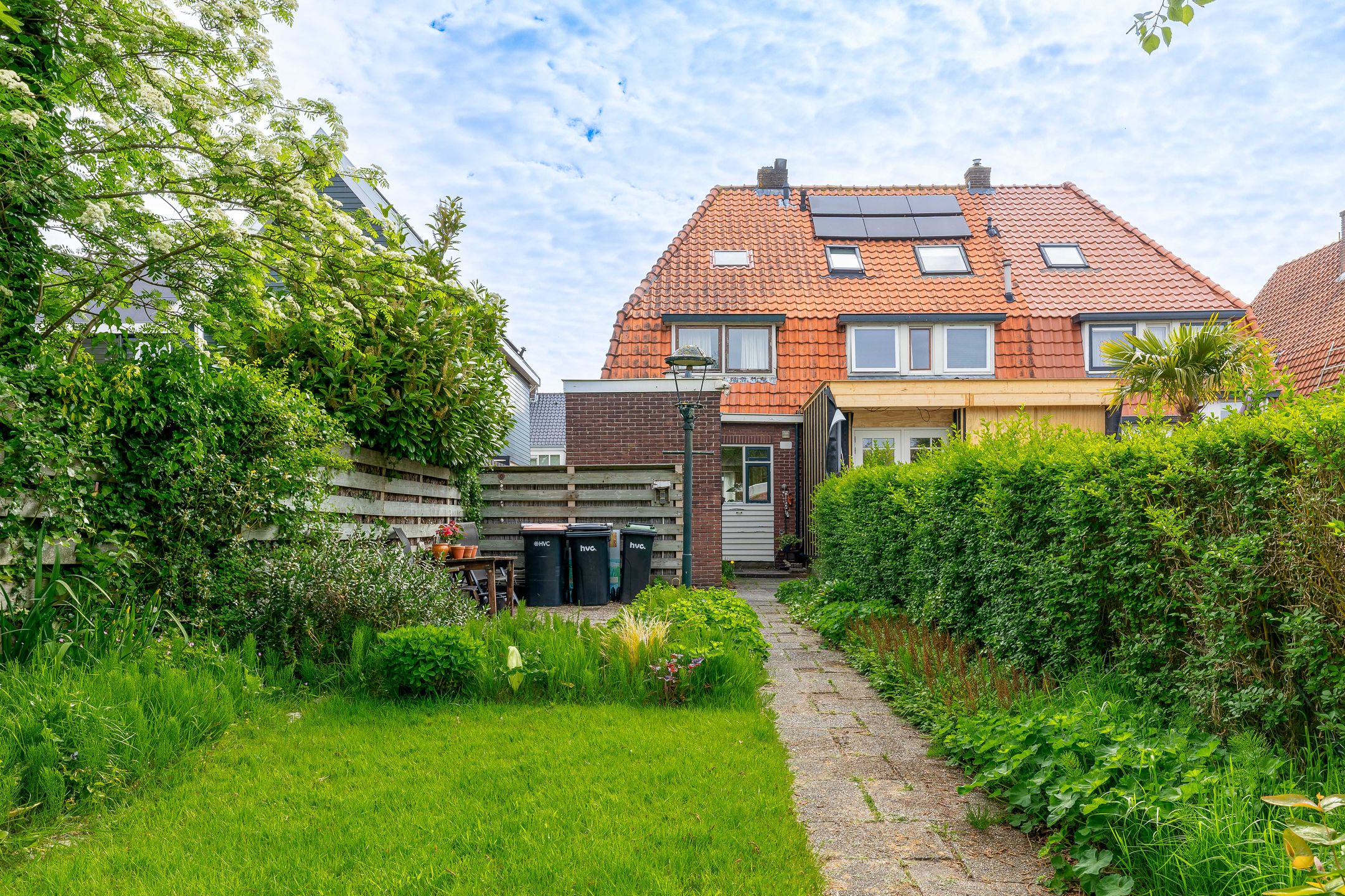 Charming 1930 End Terrace House with Deep Sunny Garden in Wormer — 21