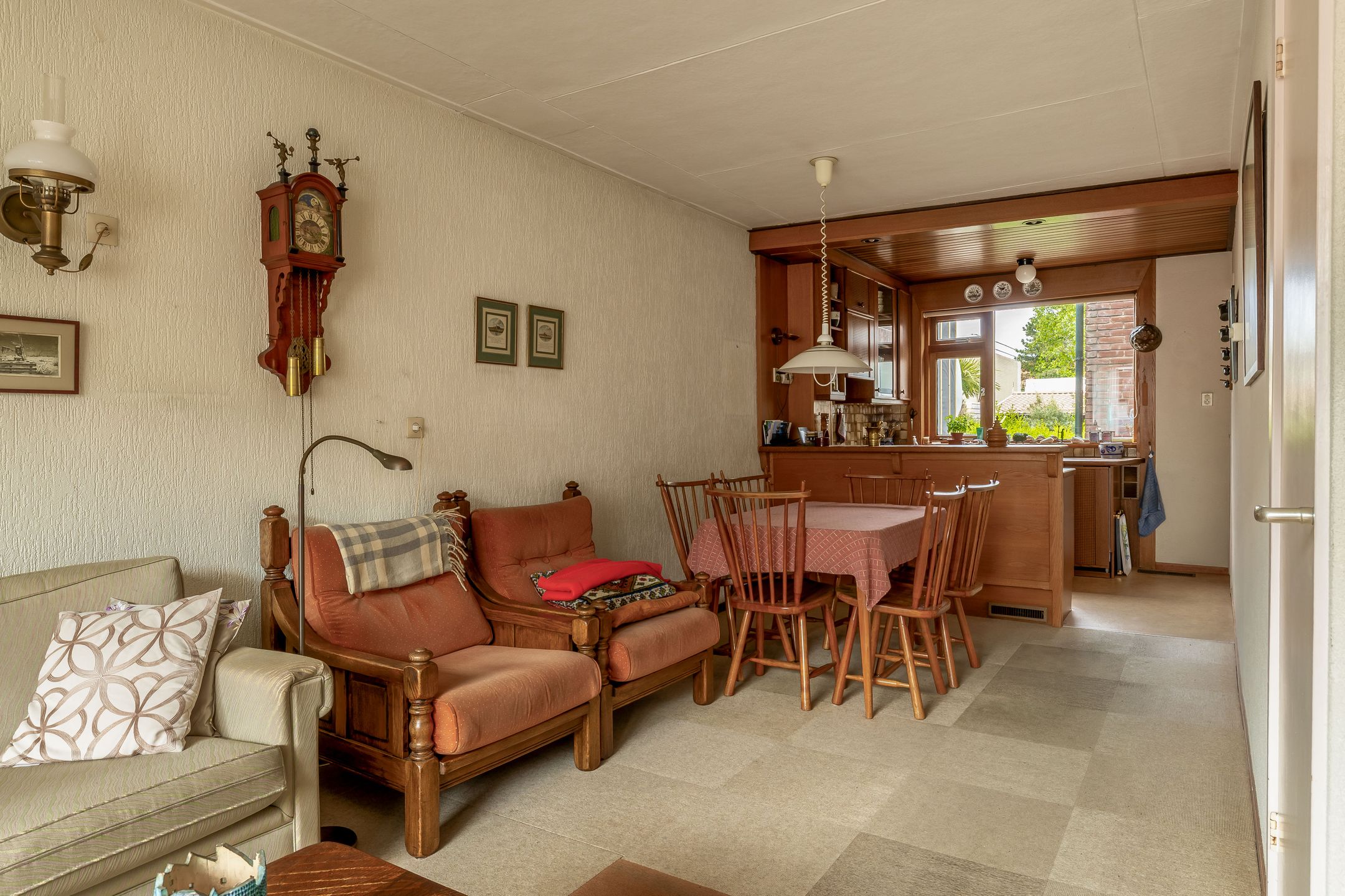 Charming 1930 End Terrace House with Deep Sunny Garden in Wormer — 9