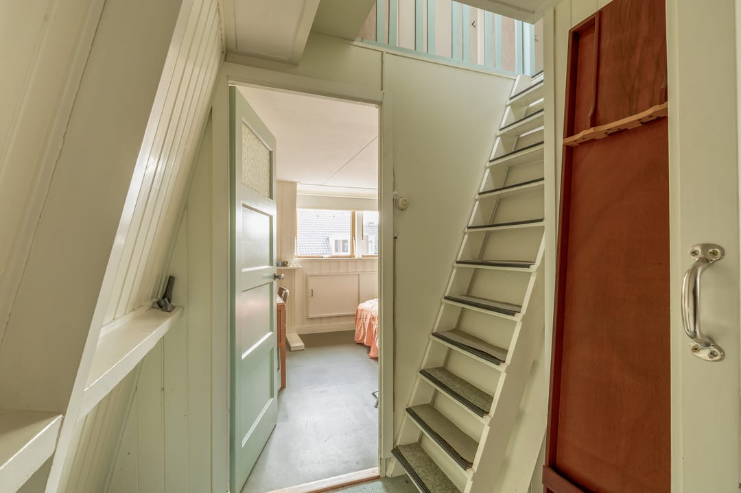 Charming 1930 End Terrace House with Deep Sunny Garden in Wormer — 26