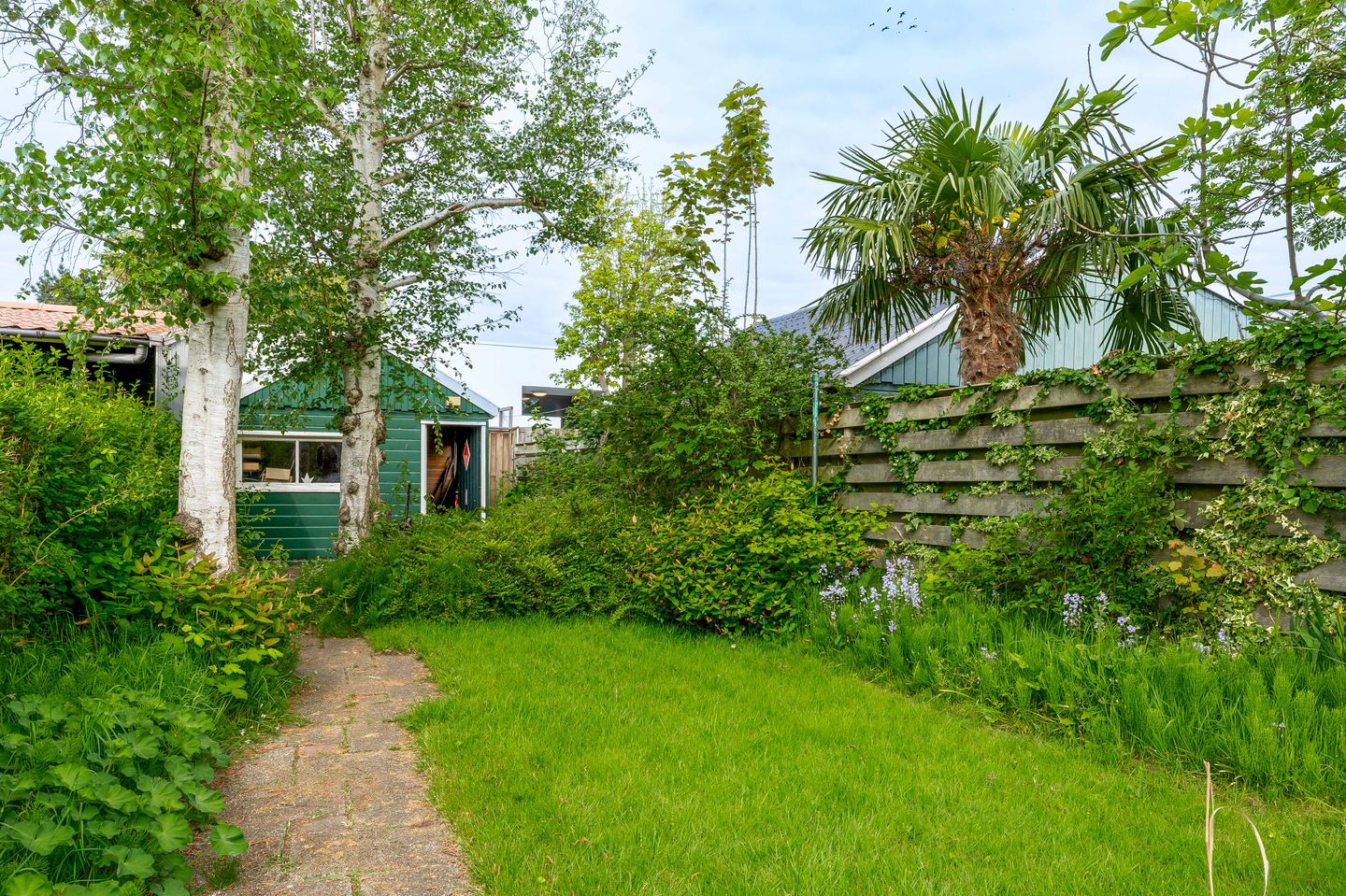 Charming 1930 End Terrace House with Deep Sunny Garden in Wormer — 20