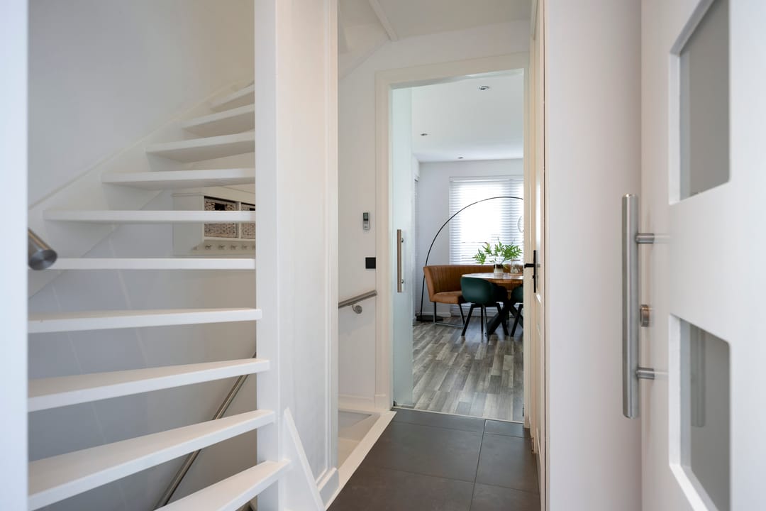 Spacious detached home with 30s style and modern comfort — 7