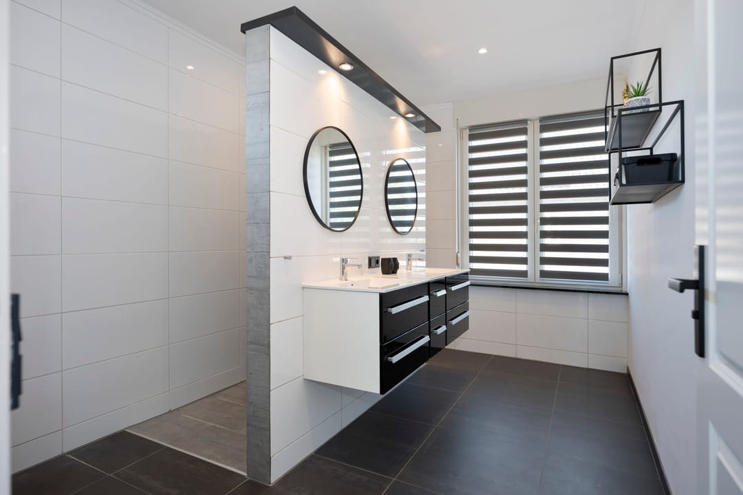 Spacious detached home with 30s style and modern comfort — 31