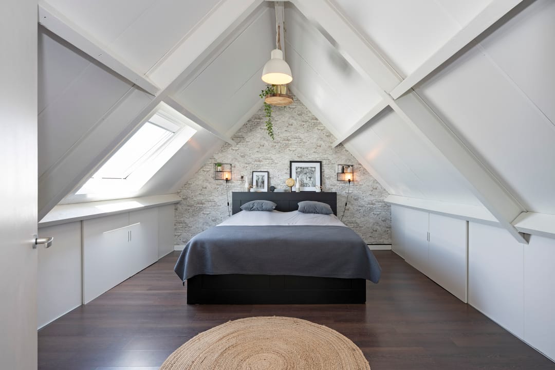 Spacious detached home with 30s style and modern comfort — 37
