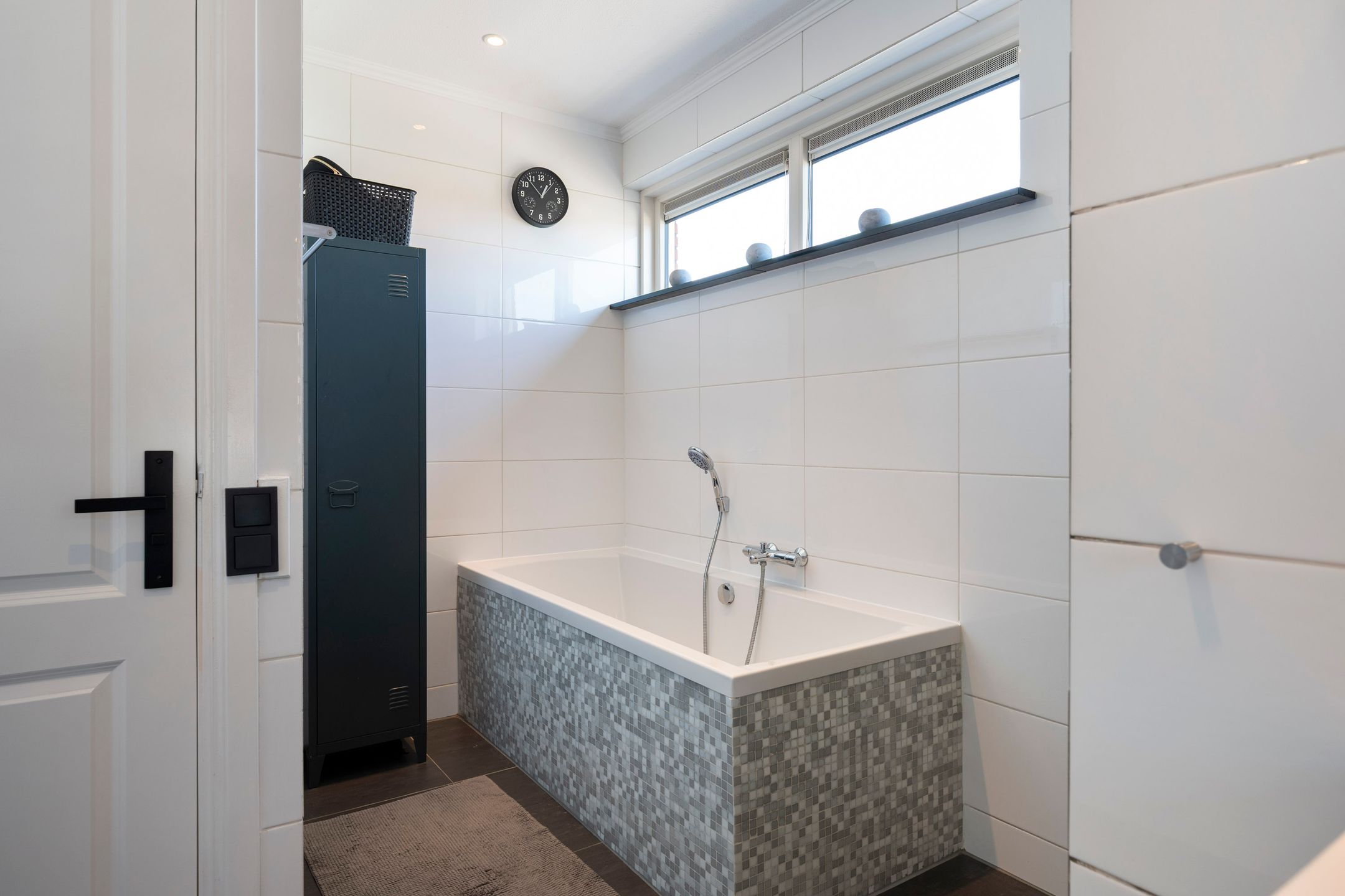Spacious detached home with 30s style and modern comfort — 33