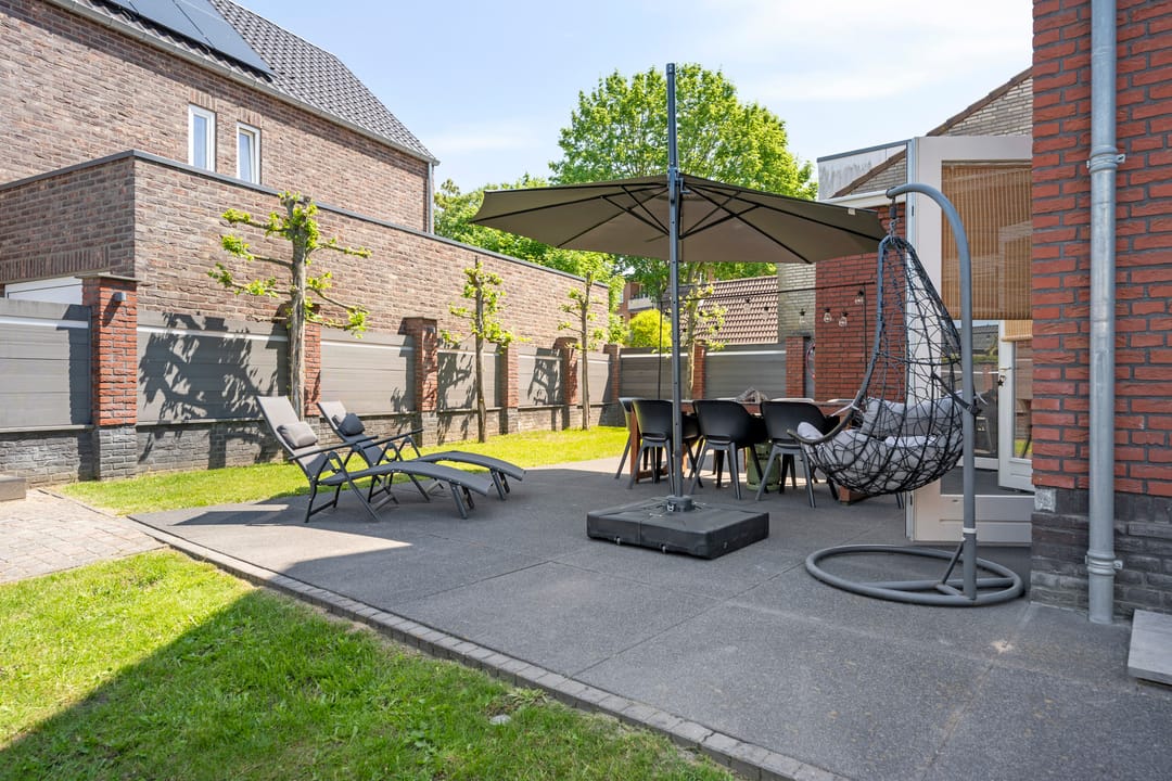 Spacious detached home with 30s style and modern comfort — 43
