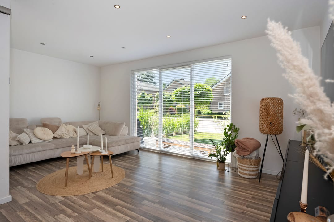 Spacious detached home with 30s style and modern comfort — 11