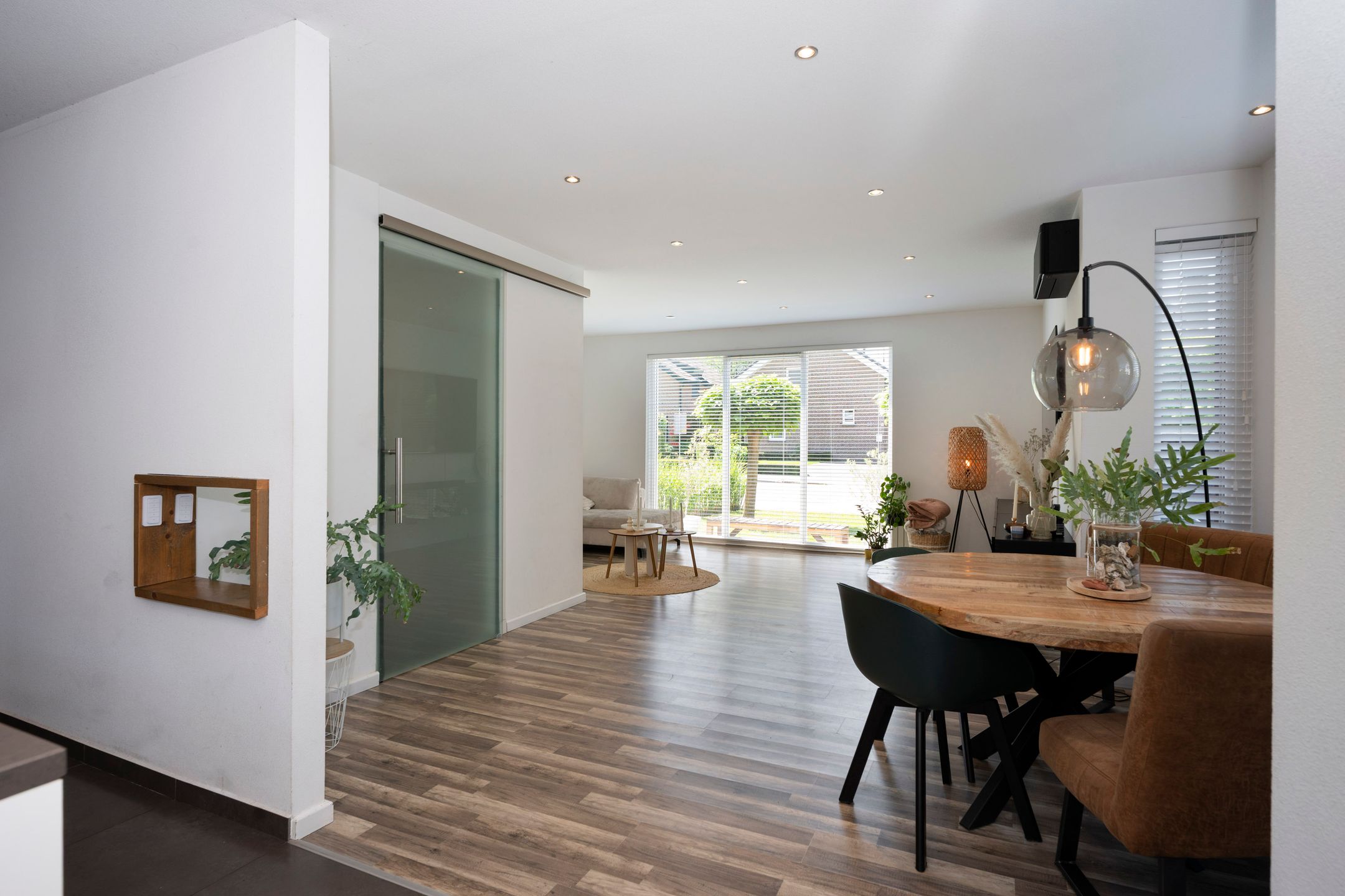 Spacious detached home with 30s style and modern comfort — 21