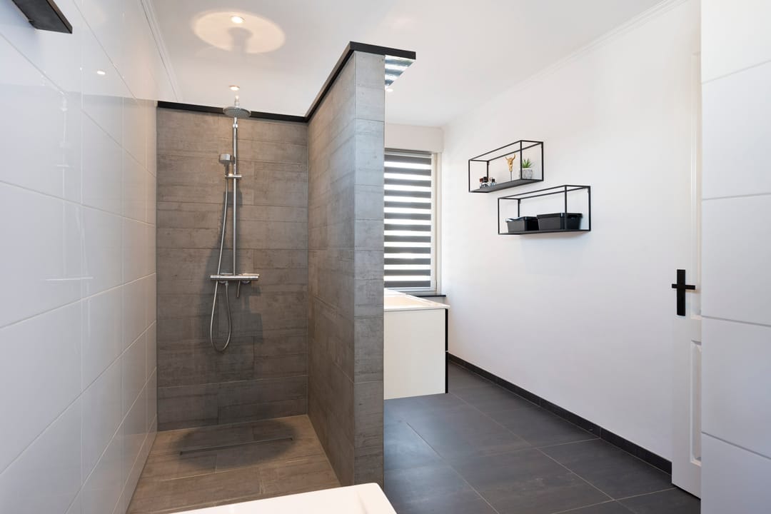 Spacious detached home with 30s style and modern comfort — 32