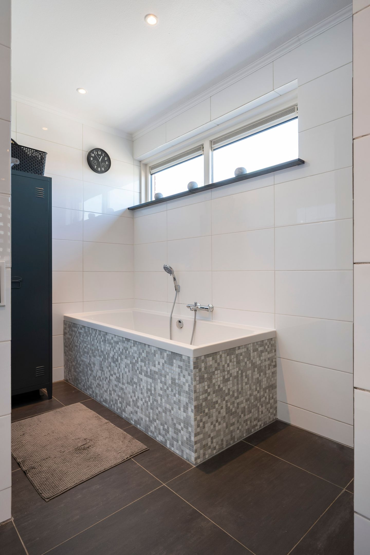 Spacious detached home with 30s style and modern comfort — 34