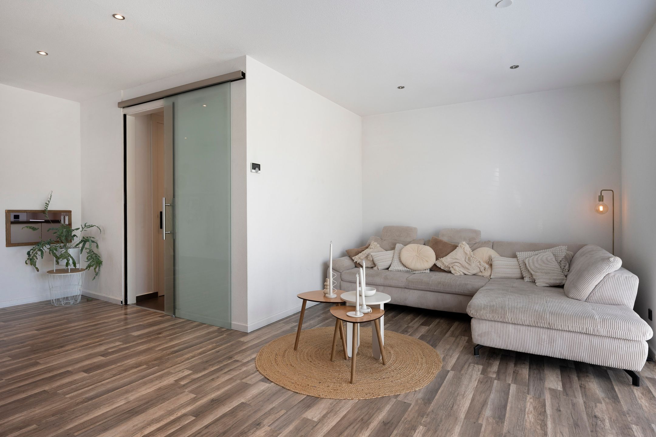 Spacious detached home with 30s style and modern comfort — 15
