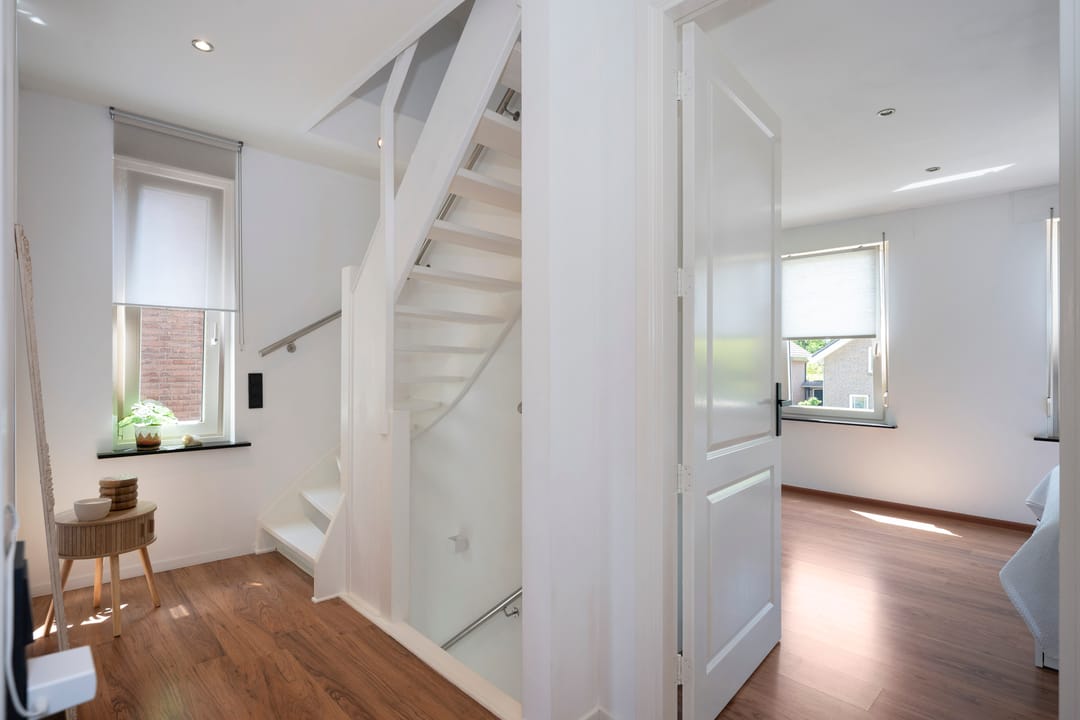 Spacious detached home with 30s style and modern comfort — 26
