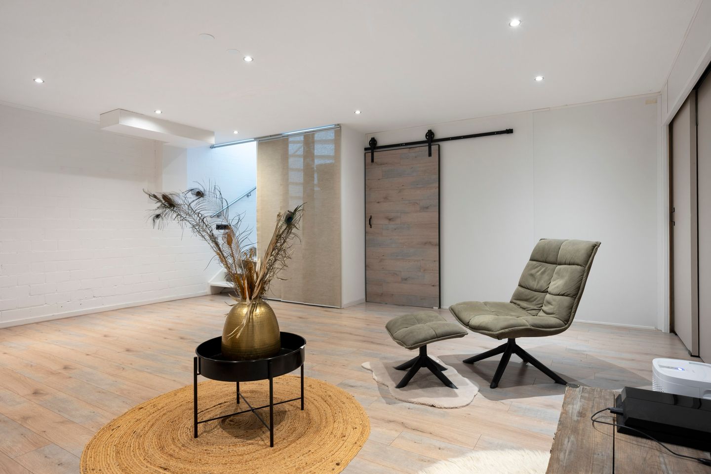 Spacious detached home with 30s style and modern comfort — 40