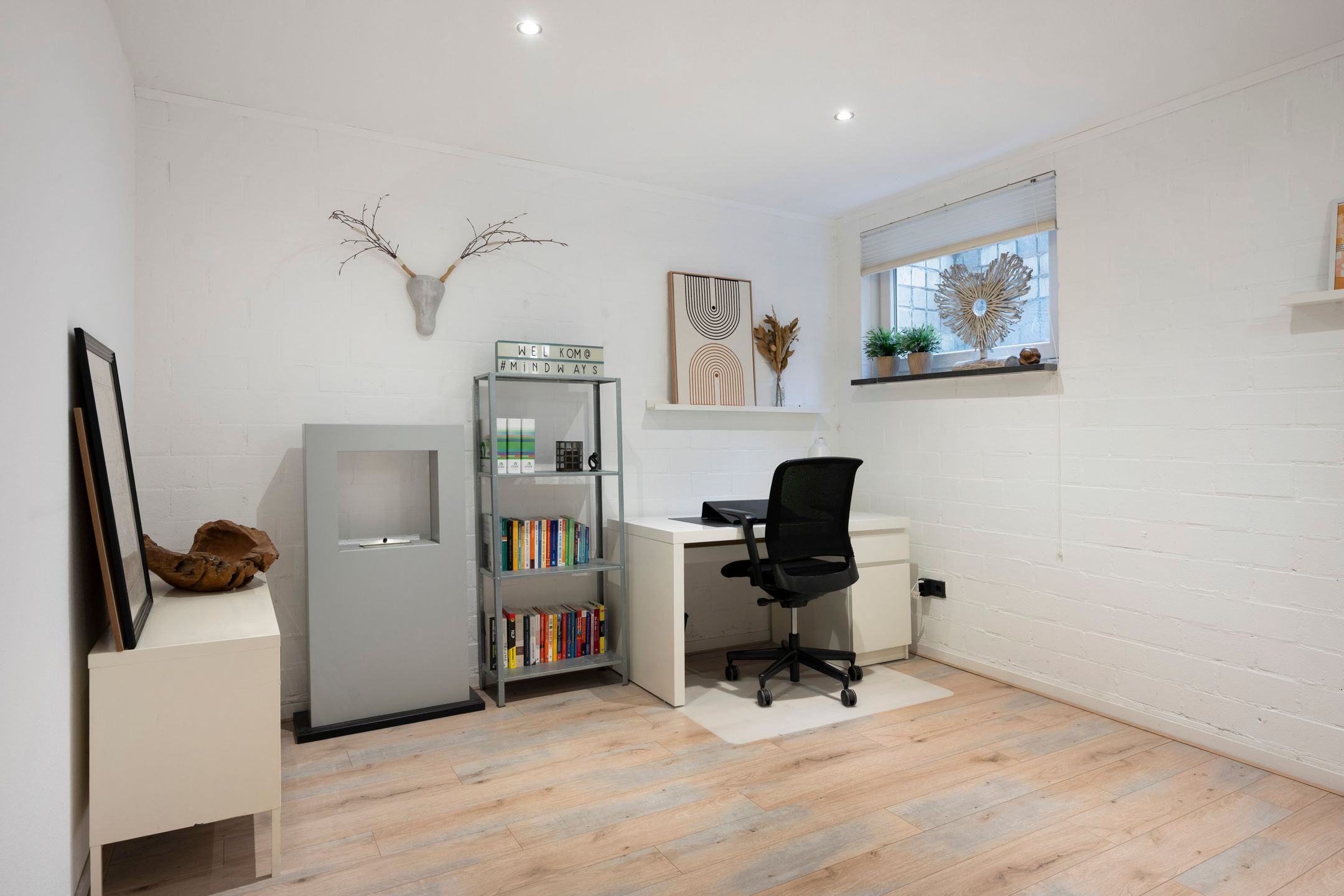 Spacious detached home with 30s style and modern comfort — 42